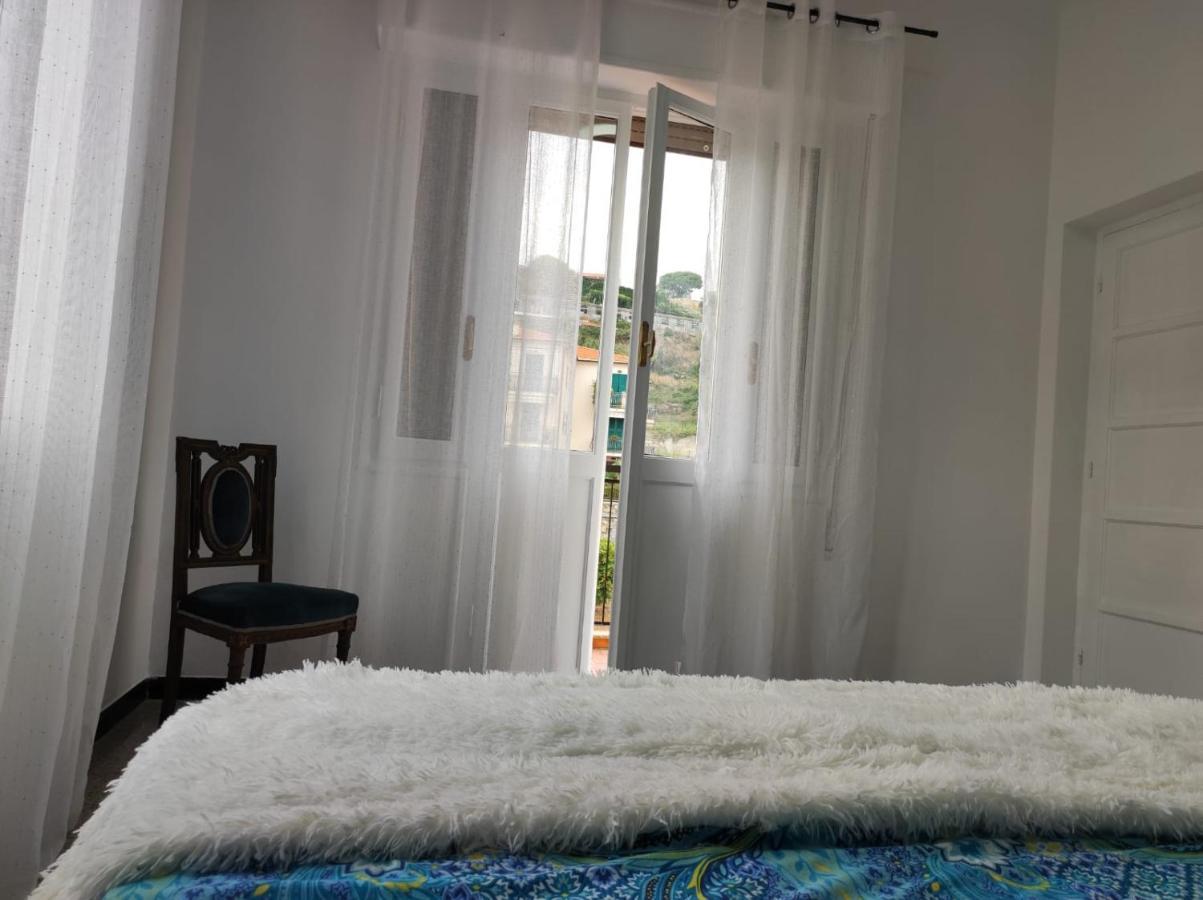 Appartamento Vicino Al Mare Con Parcheggio ริวาลิกูเร ภายนอก รูปภาพ