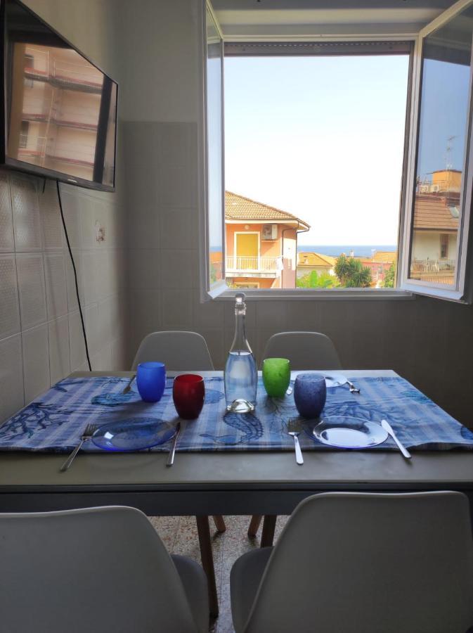 Appartamento Vicino Al Mare Con Parcheggio ริวาลิกูเร ภายนอก รูปภาพ