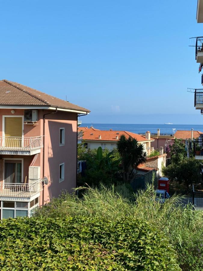 Appartamento Vicino Al Mare Con Parcheggio ริวาลิกูเร ภายนอก รูปภาพ