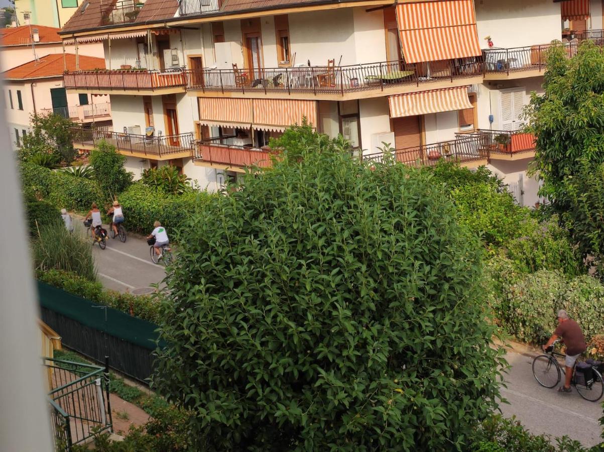 Appartamento Vicino Al Mare Con Parcheggio ริวาลิกูเร ภายนอก รูปภาพ