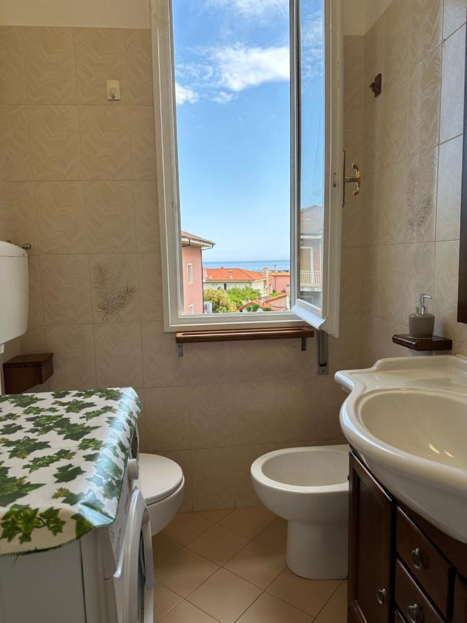 Appartamento Vicino Al Mare Con Parcheggio ริวาลิกูเร ภายนอก รูปภาพ